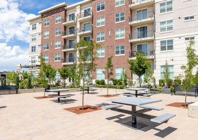 Square Aluminum Plank Picnic Tables For Apartment Complexes